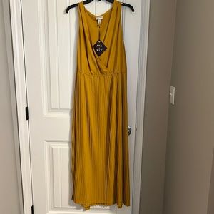 2x Yellow pleated Ava and viv maxi dress